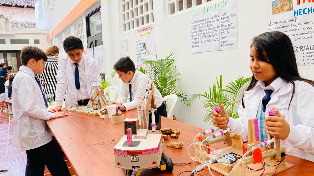 Feria de la ciencia, tecnología y la creatividad – Colegio de la ...